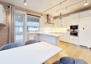 Дом 168м², 2-этажный, участок 12 сот.  