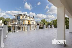 Дом 1112м&sup2;, 4-этажный, участок 1 сот.  