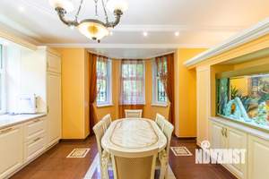 Коттедж 380м², 3-этажный, участок 18 сот.  