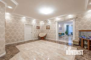 Дом 400м&sup2;, 3-этажный, участок 24 сот.  