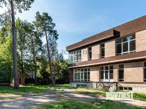 Коттедж 1016м², 3-этажный, участок 30 сот.  