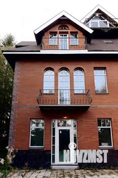 Дом 809м&sup2;, 3-этажный, участок 12 сот.  