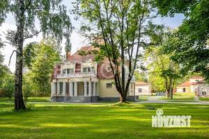 Дом 800м&sup2;, 3-этажный, участок 115 сот.  