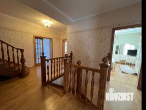 Дом 274м², 3-этажный, участок 12 сот.  