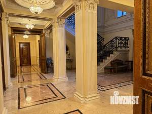 Дом 800м&sup2;, 2-этажный, участок 20 сот.  