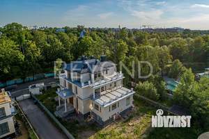 Дом 1278м², 3-этажный, участок 13 сот.  