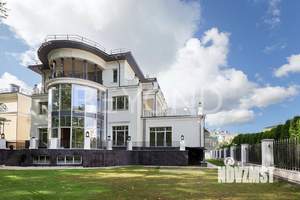 Дом 1112м², 4-этажный, участок 1 сот.  