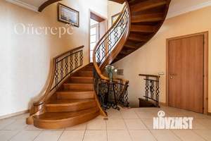 Дом 500м², 3-этажный, участок 25 сот.  