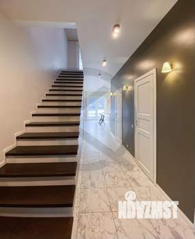 Дом 245м², 3-этажный, участок 6 сот.  