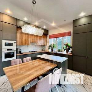 Коттедж 186м², 2-этажный, участок 8 сот.  