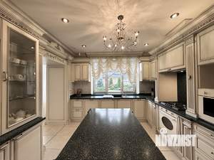 Дом 680м², 3-этажный, участок 20 сот.  