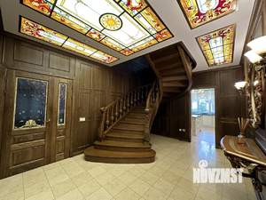 Дом 680м², 3-этажный, участок 20 сот.  