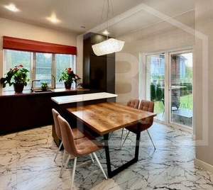 Дом 186м², 2-этажный, участок 8 сот.  