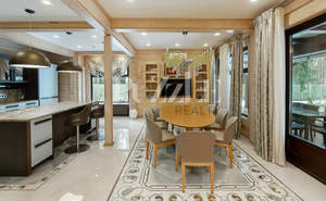 Дом 343м&sup2;, 2-этажный, участок 19 сот.  