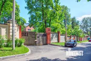 Дом 735м&sup2;, 4-этажный, участок 38 сот.  