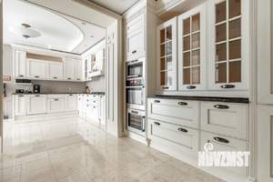 Дом 700м², 3-этажный, участок 26 сот.  