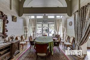 Дом 677м&sup2;, 2-этажный, участок 50 сот.  