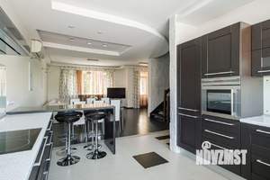 Таунхаус 240м², 4-этажный, участок 1 сот.  