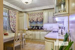 Дом 285м², 3-этажный, участок 12 сот.  