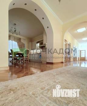 Дом 557м², 3-этажный, участок 18 сот.  