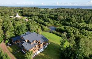 Дом 1067м&sup2;, 3-этажный, участок 12 сот.  