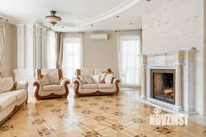 Дом 700м², 3-этажный, участок 26 сот.  