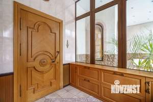 Коттедж 700м², 3-этажный, участок 21 сот.  