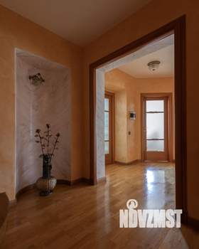 Дом 570м&sup2;, 2-этажный, участок 32 сот.  