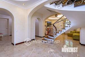 Дом 285м², 3-этажный, участок 12 сот.  