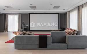 Дом 595м², 3-этажный, участок 12 сот.  