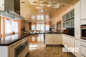 Дом 500м², 3-этажный, участок 25 сот.  