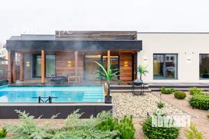 Дом 194м², 1-этажный, участок 9 сот.  