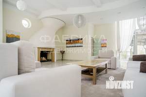 Дом 561м², 3-этажный, участок 15 сот.  