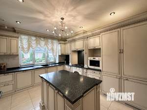 Дом 680м², 3-этажный, участок 20 сот.  