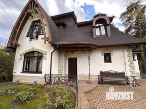 Дом 270м², 2-этажный, участок 15 сот.  