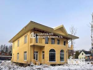 Дом 292м², 2-этажный, участок 14 сот.  