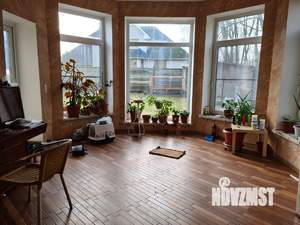 Дом 446м², 3-этажный, участок 12 сот.  