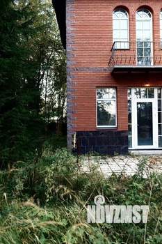 Дом 809м&sup2;, 3-этажный, участок 12 сот.  