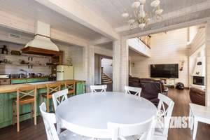 Дом 294м², 2-этажный, участок 15 сот.  