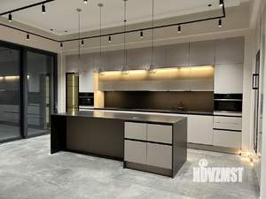 Дом 326м², 3-этажный, участок 35 сот.  