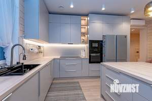 Дом 298м², 2-этажный, участок 9 сот.  