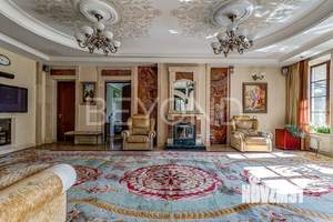 Дом 557м&sup2;, 3-этажный, участок 36 сот.  