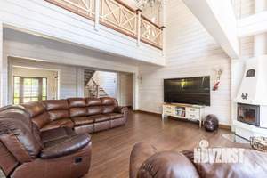 Дом 294м², 2-этажный, участок 15 сот.  