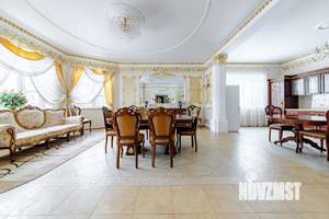 Дом 313м², 3-этажный, участок 12 сот.  