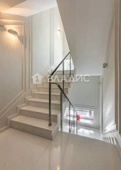 Дом 595м², 3-этажный, участок 12 сот.  