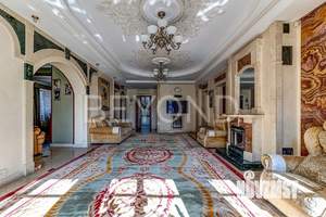 Дом 557м², 3-этажный, участок 36 сот.  