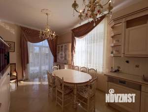 Дом 247м², 3-этажный, участок 12 сот.  