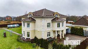 Дом 400м&sup2;, 3-этажный, участок 24 сот.  