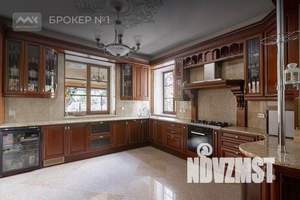 Дом 557м², 3-этажный, участок 36 сот.  