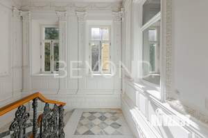 Дом 1187м&sup2;, 3-этажный, участок 1 сот.  